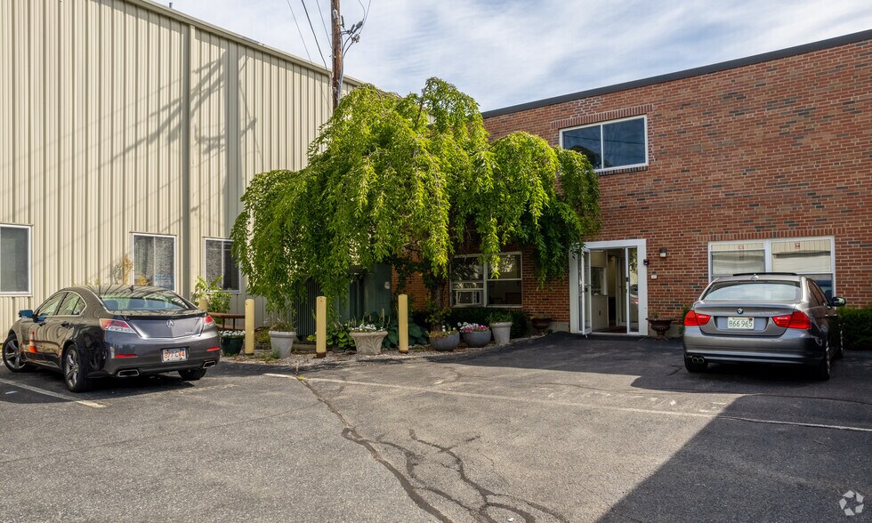 More Photos Of 111 Milk St, Westborough Warehouse For Lease