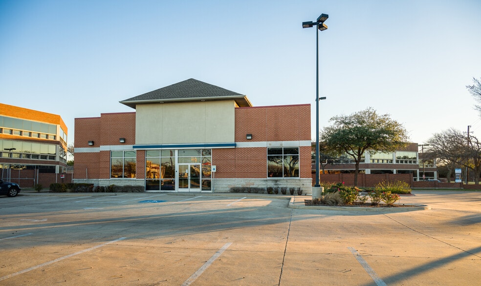 Primary Photo Of 15114 Preston Rd, Dallas Bank For Lease