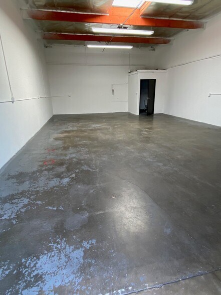 More Photos Of 1040 N Grove St, Anaheim Unknown For Lease
