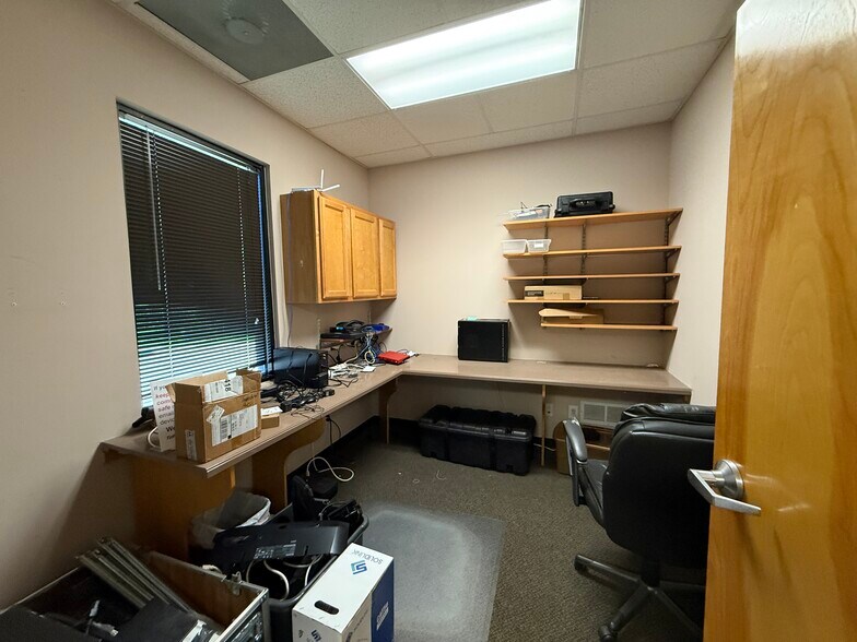 More Photos Of 99 Grove Park Ln, Woodstock Loft Creative Space For Sale