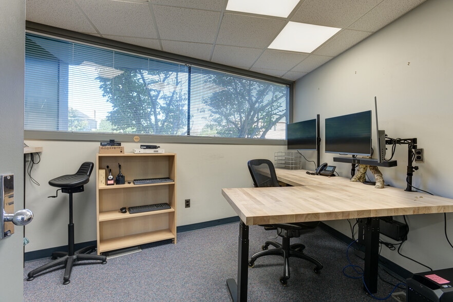 More Photos Of 6501 York Rd, Baltimore Office For Sale