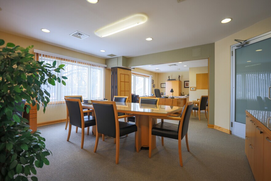 More Photos Of 1645-1655 Hausman Rd, Allentown Storefront Retail Office For Lease