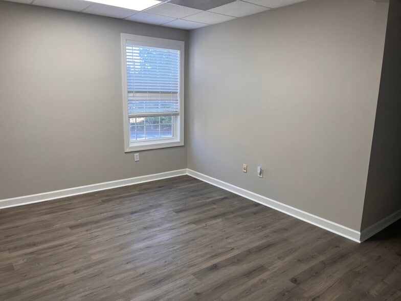 More Photos Of 18809 W Catawba Ave, Cornelius Medical For Lease