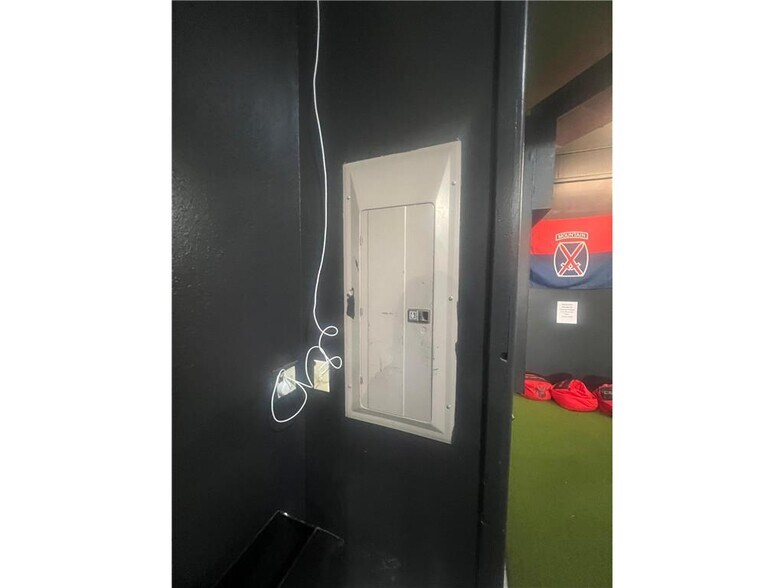 More Photos Of 105 S Mantorville Ave, Kasson Service For Sale