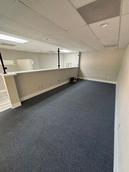 More Photos Of 6350 Bayshore Rd, North Fort Myers Freestanding For Lease