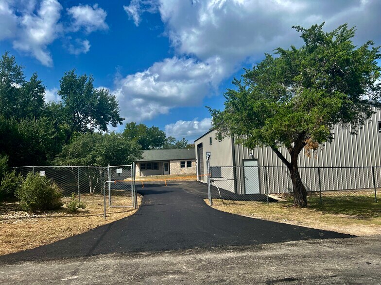 More Photos Of 16001 Awalt Dr, Austin Office For Sale