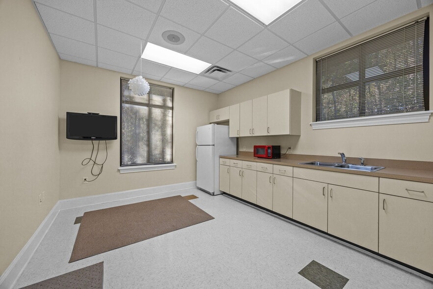 More Photos Of 2223 Hemby Ln, Greenville Medical For Sale