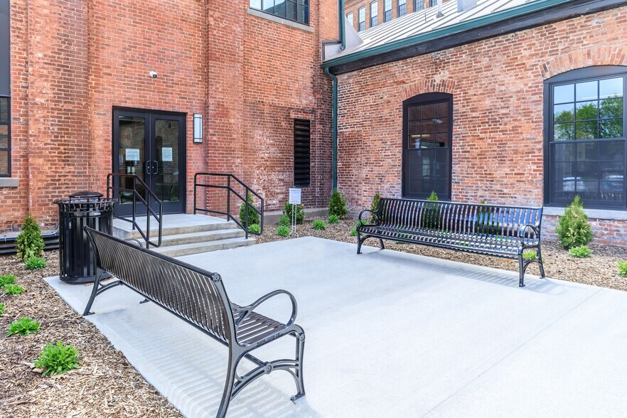 More Photos Of 811-827 Court St, Utica Apartments For Lease