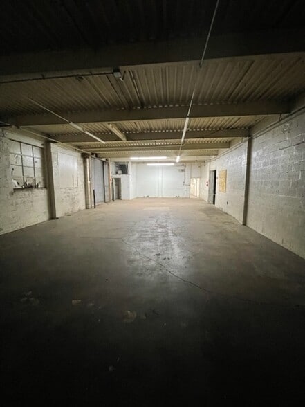 More Photos Of 4100-4112 Aquarium Pl, Baltimore Light Manufacturing For Lease