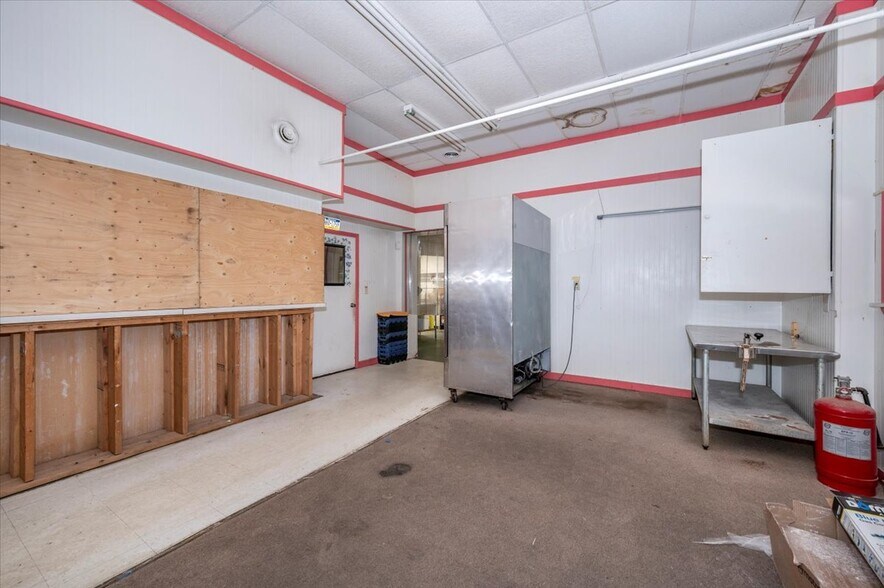 More Photos Of 100 W Main St, Fairfield Freestanding For Sale