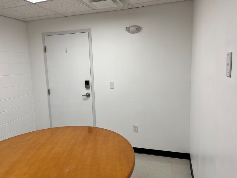 More Photos Of 200 Dexter Ave, Watertown Office For Lease