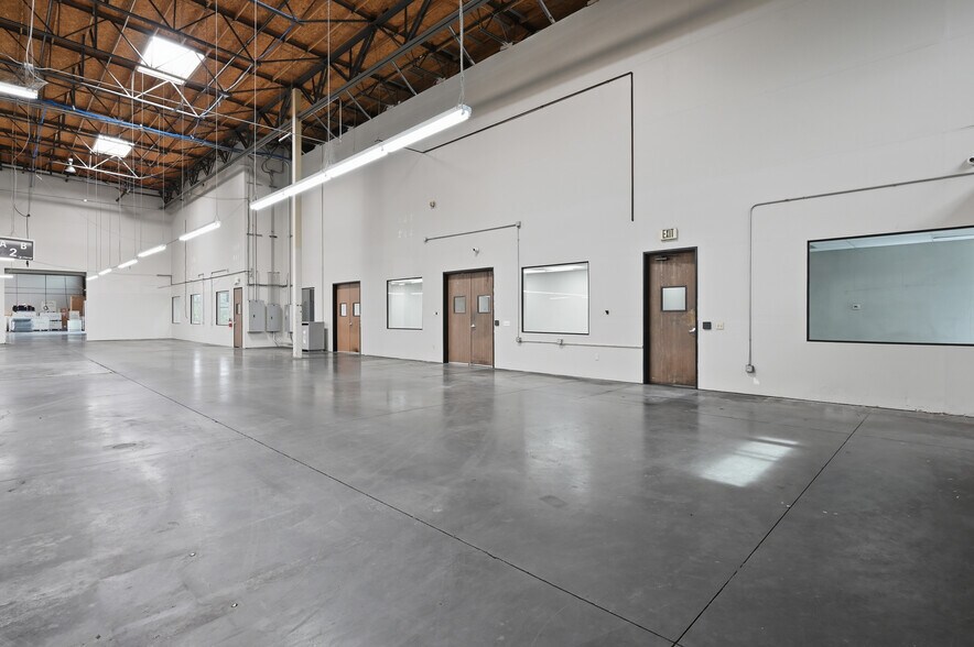 More Photos Of 10637 Scripps Summit Ct, San Diego Warehouse For Lease