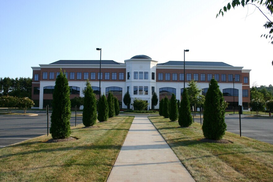 More Photos Of 600 Peter Jefferson Pky, Charlottesville Medical For Sale