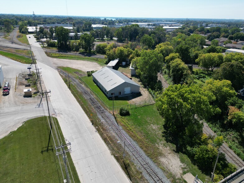 More Photos Of 1893 W Spencer St, Appleton Warehouse For Lease