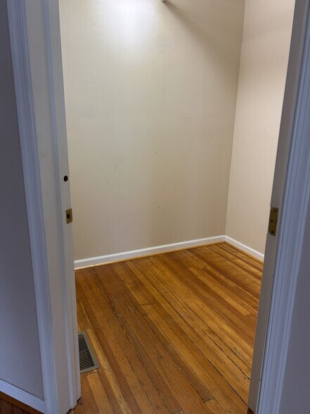 More Photos Of 922 Main St, Lynchburg Apartments For Lease