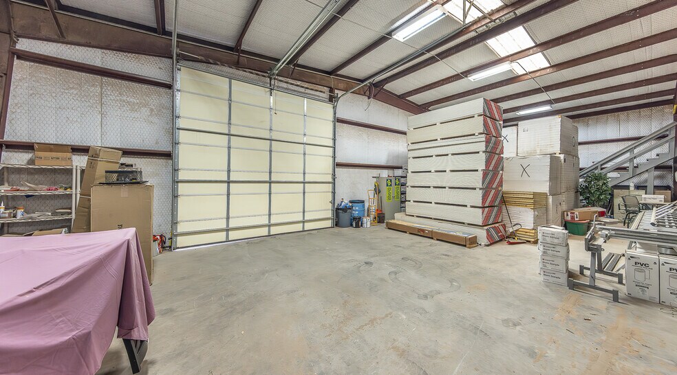 More Photos Of 2303 Private Road 7340 rd, Lubbock Warehouse For Lease