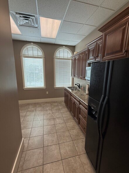 More Photos Of 20 W Main St, Alpine Unknown For Lease