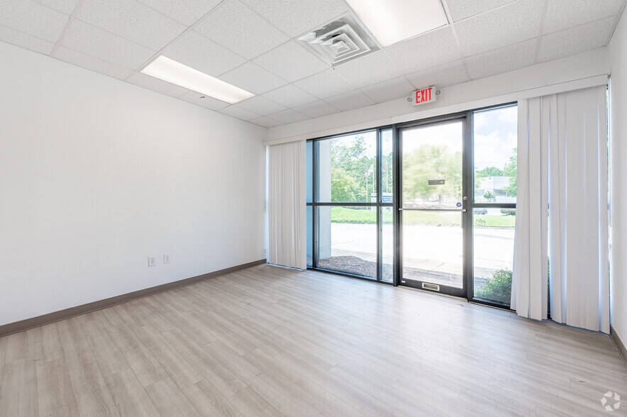 More Photos Of 6500 McDonough Dr, Norcross Showroom For Lease