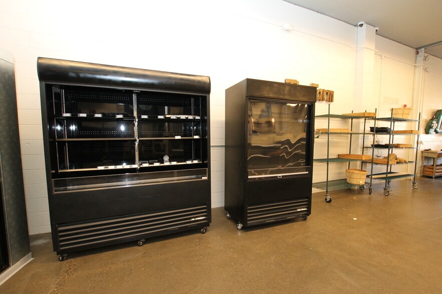 More Photos Of 162 Harding St, Worcester General Retail For Sale