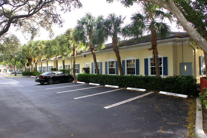 More Photos Of 700 Village Square Crossings, Palm Beach Gardens Office For Sale