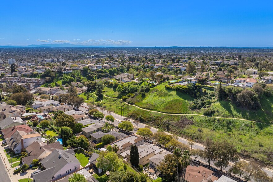 More Photos Of 4043 Don Tomaso Dr, Crenshaw Apartments For Sale