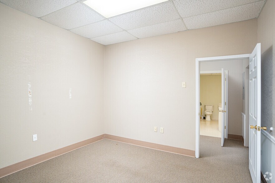 More Photos Of 1630 Georgetown Rd, Tilton Office For Lease