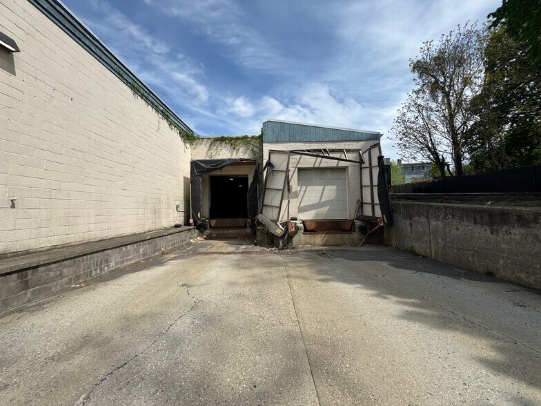 More Photos Of 195 Hudson St, Cornwall-on-Hudson Distribution For Lease