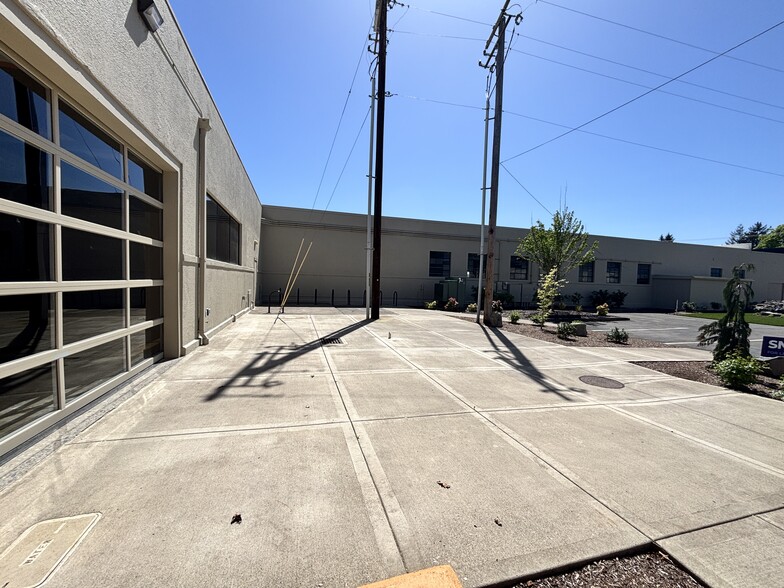 More Photos Of 576 Patterson St NW, Salem Warehouse For Lease