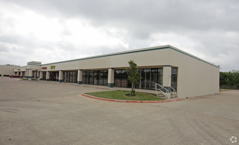 More Photos Of 1113 W Pipeline Rd, Hurst Unknown For Lease