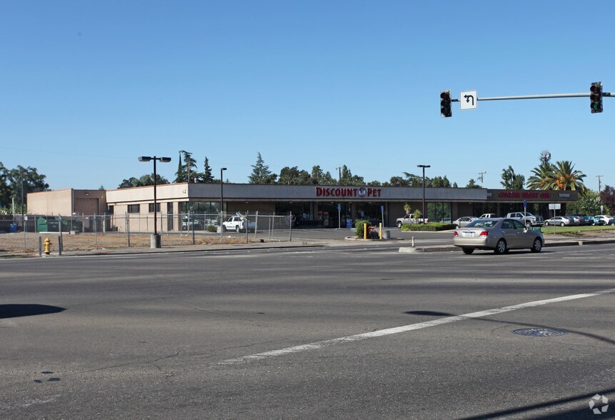 11401148 Hammer Ln, Stockton, CA 95207 Freestanding For Sale