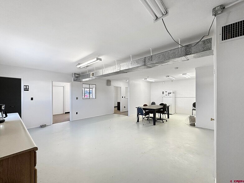 More Photos Of 685 Industrial Blvd, Delta Warehouse For Lease