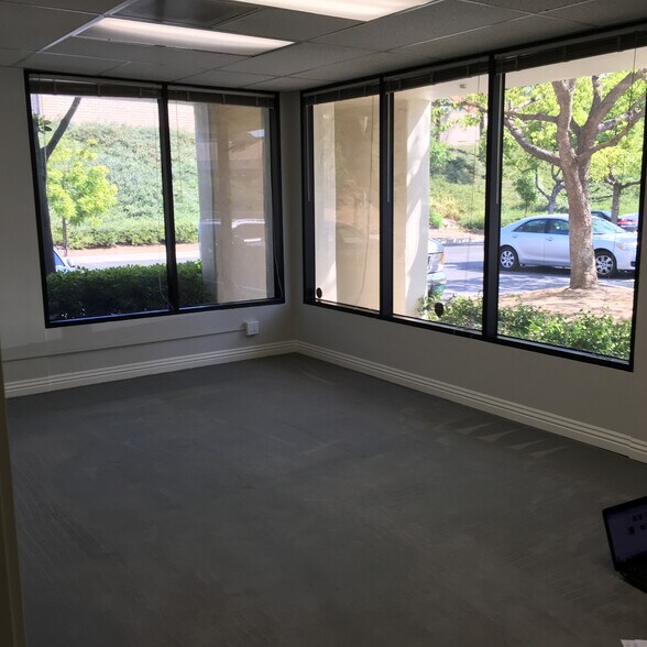 More Photos Of 30423 Canwood St, Agoura Hills Office For Sale