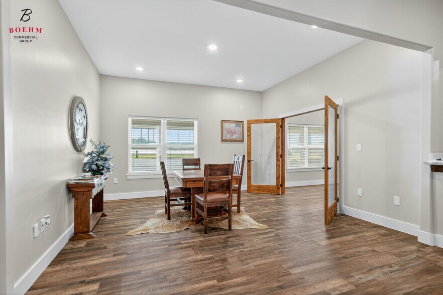 More Photos Of 32840 IH-10 W, Boerne Office For Lease