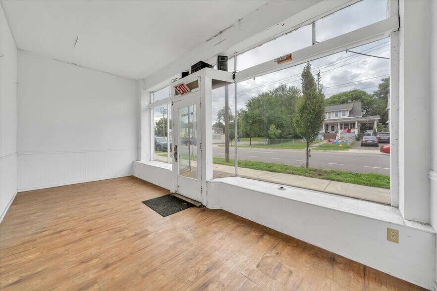 More Photos Of 2302 Melrose Ave NW, Roanoke Flex For Lease