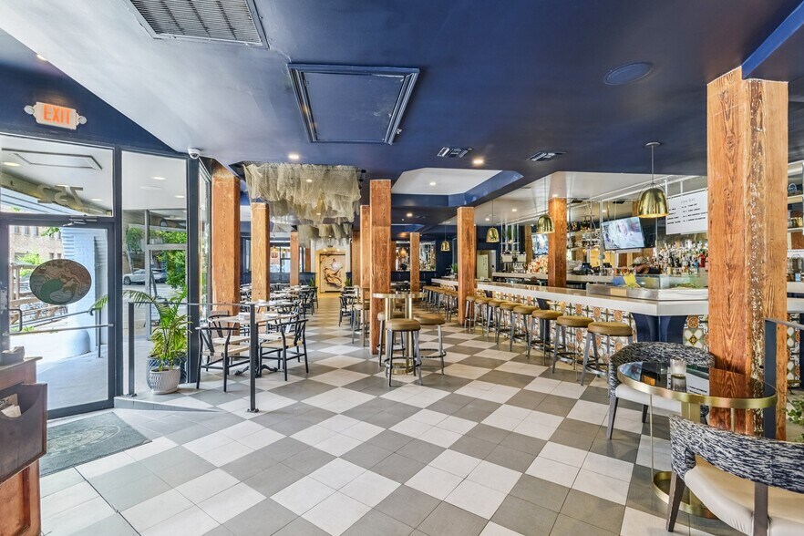 More Photos Of 746 Tchoupitoulas St, New Orleans General Retail For Sale