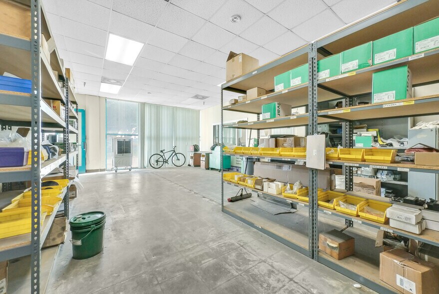 More Photos Of 207-211 Erie St, Pomona Warehouse For Lease