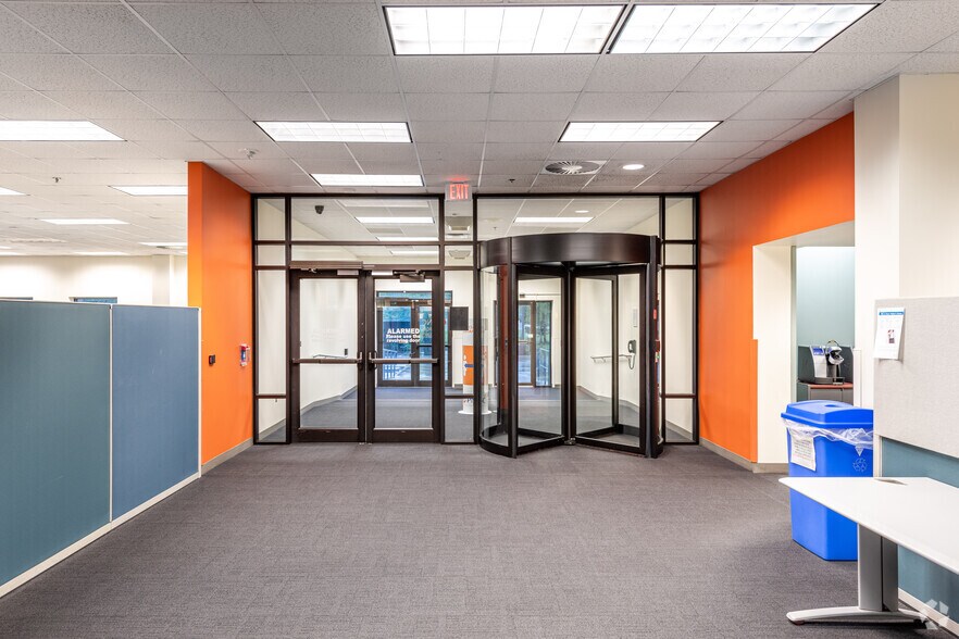 More Photos Of 6750 Miller Rd, Brecksville Flex For Lease