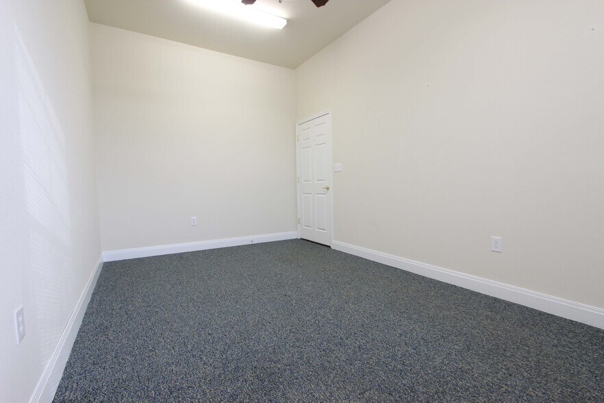 More Photos Of 1311 Chisholm Trl, Round Rock Office For Lease