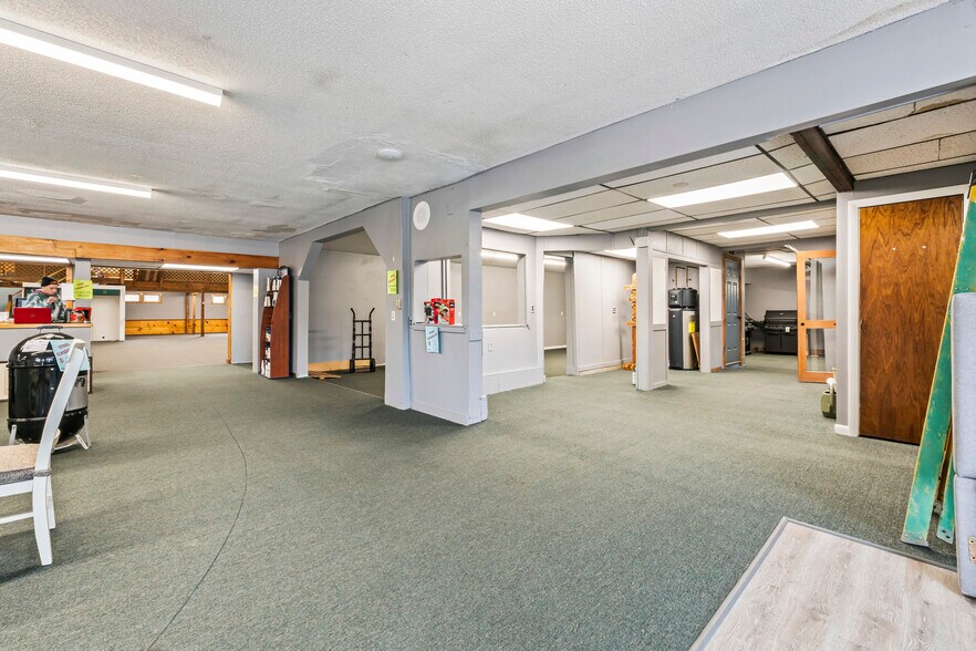 More Photos Of 680 Maine Ave, Farmingdale Storefront Retail Office For Lease