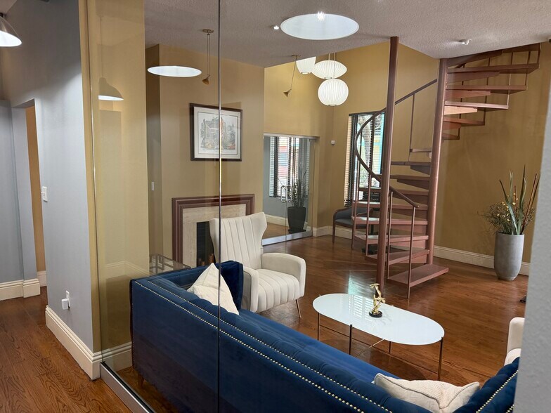 More Photos Of 350 E Pine St, Orlando Office For Lease