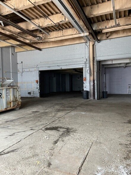 More Photos Of 2125 Jane St, Pittsburgh Warehouse For Lease