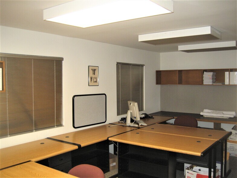 More Photos Of 930 Colorado Blvd, Los Angeles Office For Sale