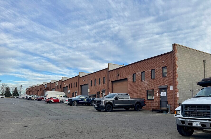 More Photos Of 8393 Euclid Ave, Manassas Park Warehouse For Lease