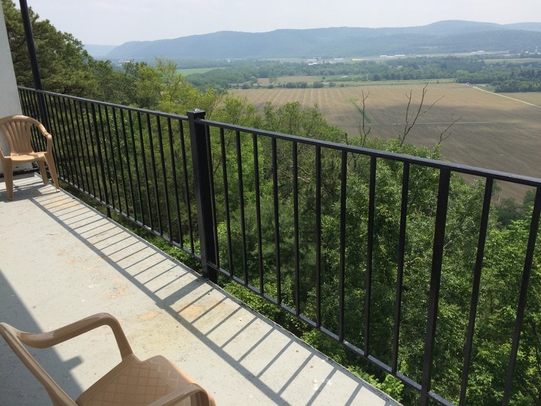 More Photos Of 33 County Road 60, Waverly Hotel For Sale