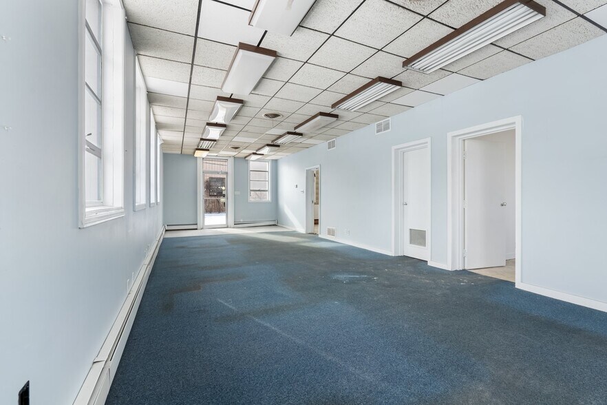 More Photos Of 76 Maple St, Manchester Office For Sale