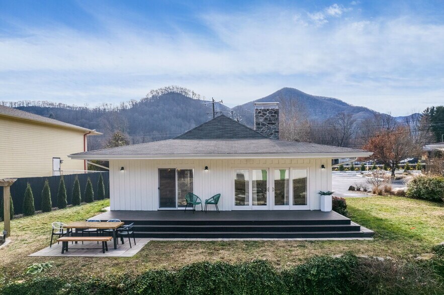 More Photos Of 4102 Soco Rd, Maggie Valley Hotel For Sale