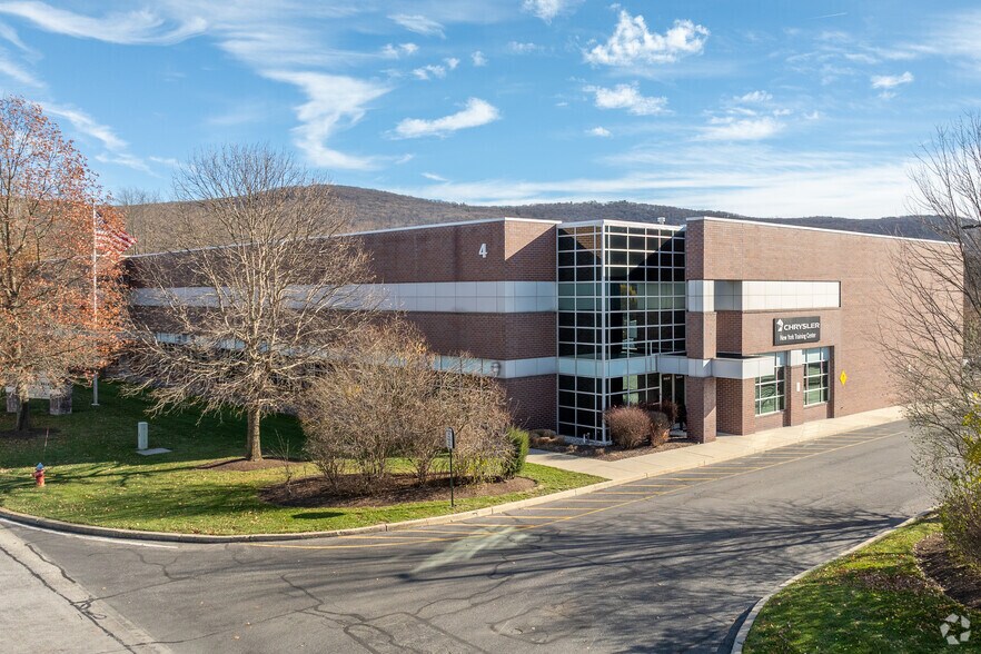 Primary Photo Of 4 Commerce Dr S, Harriman Manufacturing For Lease