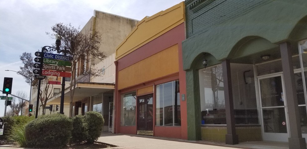 Primary Photo Of 7415 Monterey St, Gilroy General Retail For Sale