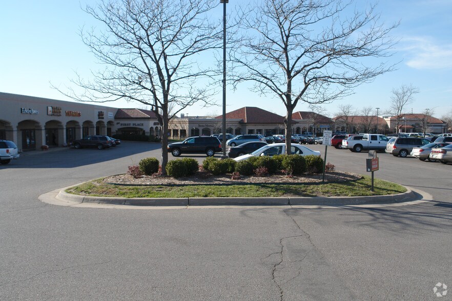 More Photos Of 2929 N Rock Rd, Wichita Unknown For Lease