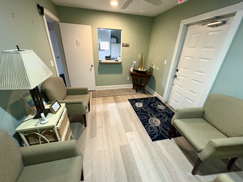 More Photos Of 1230 S Federal Hwy, Boynton Beach Office For Lease